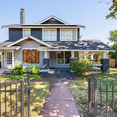 Luxurious 3 Bedroom Near Downtown And Convention Center